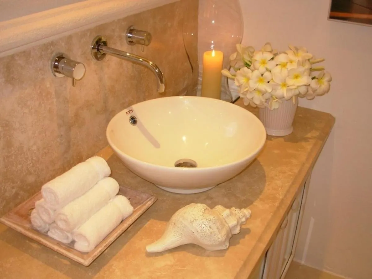 Ocean Blue Luxury Apartment - Beachfront - Glitter Bay 203 Saint James
